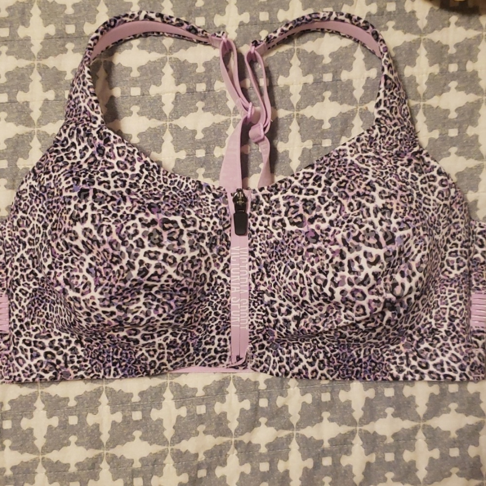 VS Incredible Knockout Sports Bra 36D